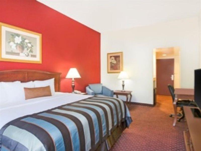 Holiday Inn Express & Suites - Mobile - I-65 By Ihg Екстериор снимка