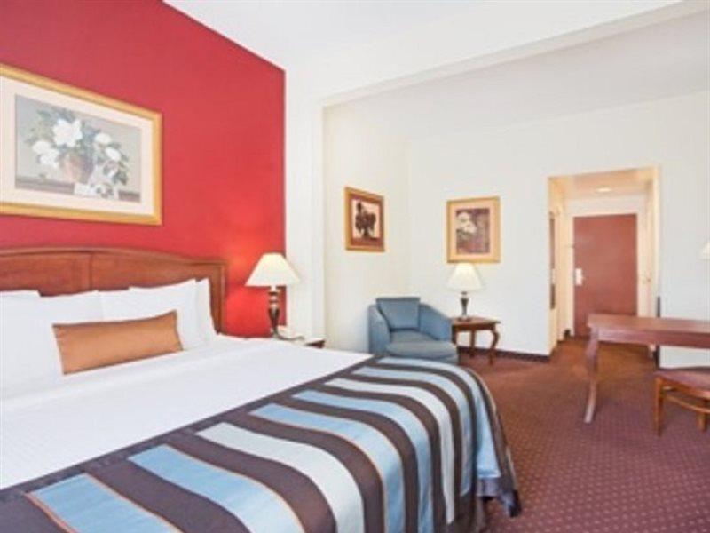 Holiday Inn Express & Suites - Mobile - I-65 By Ihg Екстериор снимка