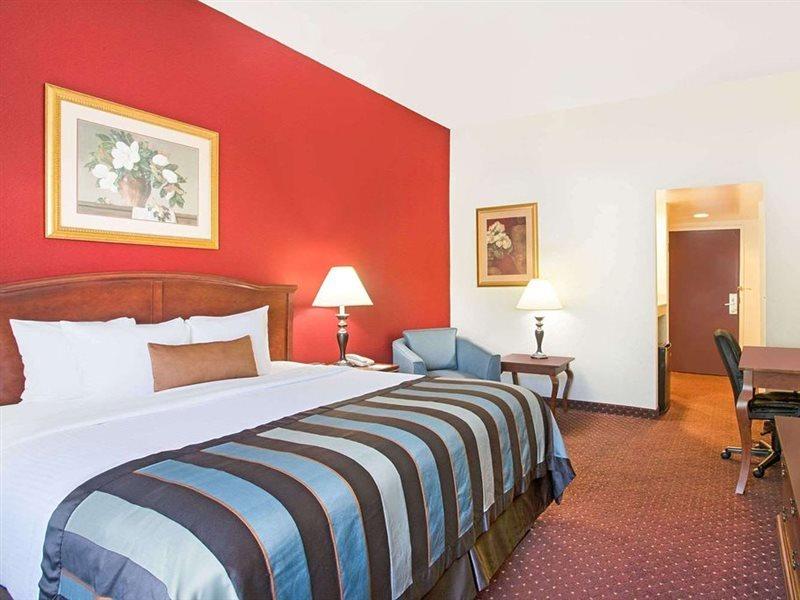 Holiday Inn Express & Suites - Mobile - I-65 By Ihg Екстериор снимка