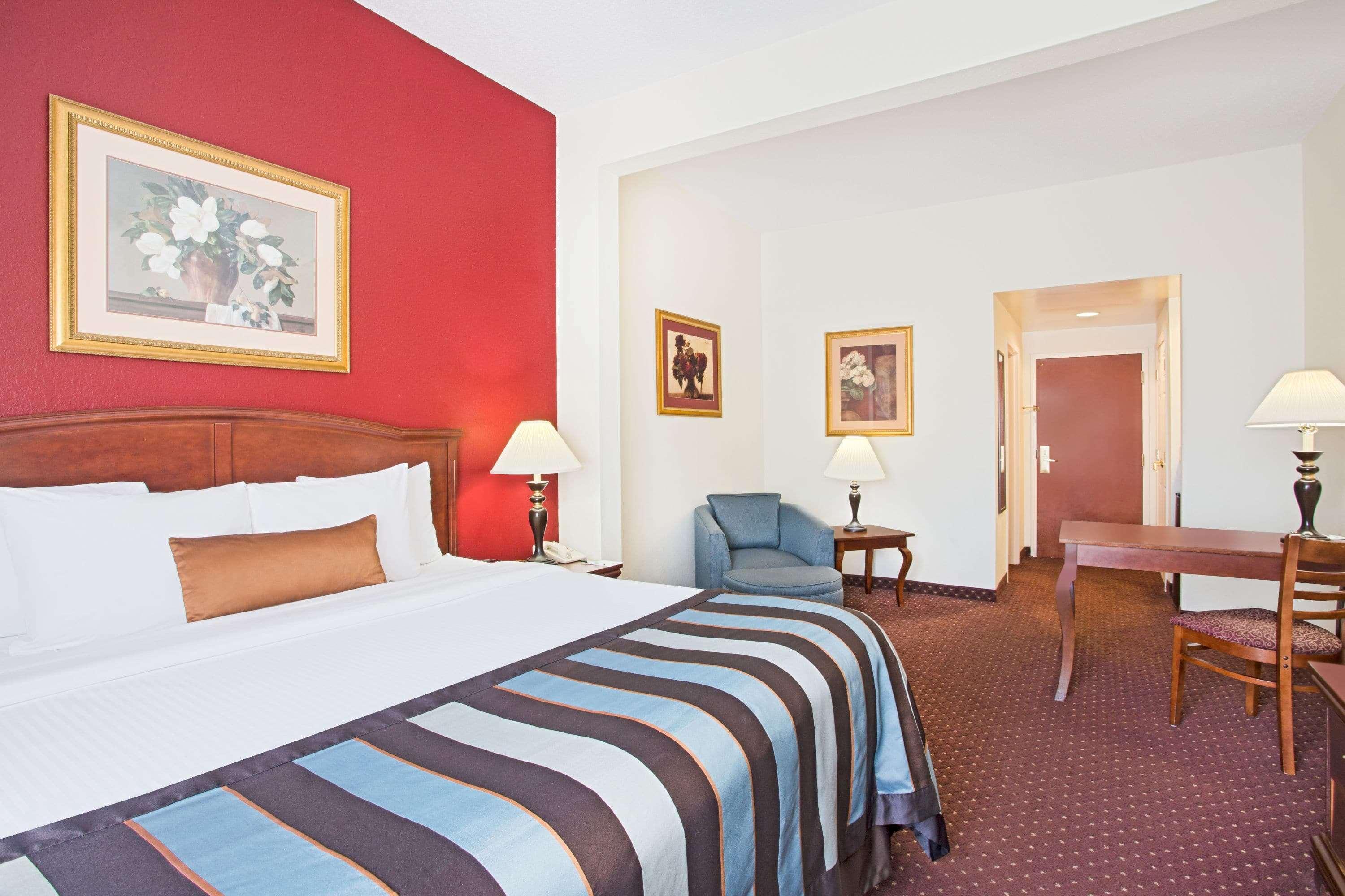 Holiday Inn Express & Suites - Mobile - I-65 By Ihg Екстериор снимка