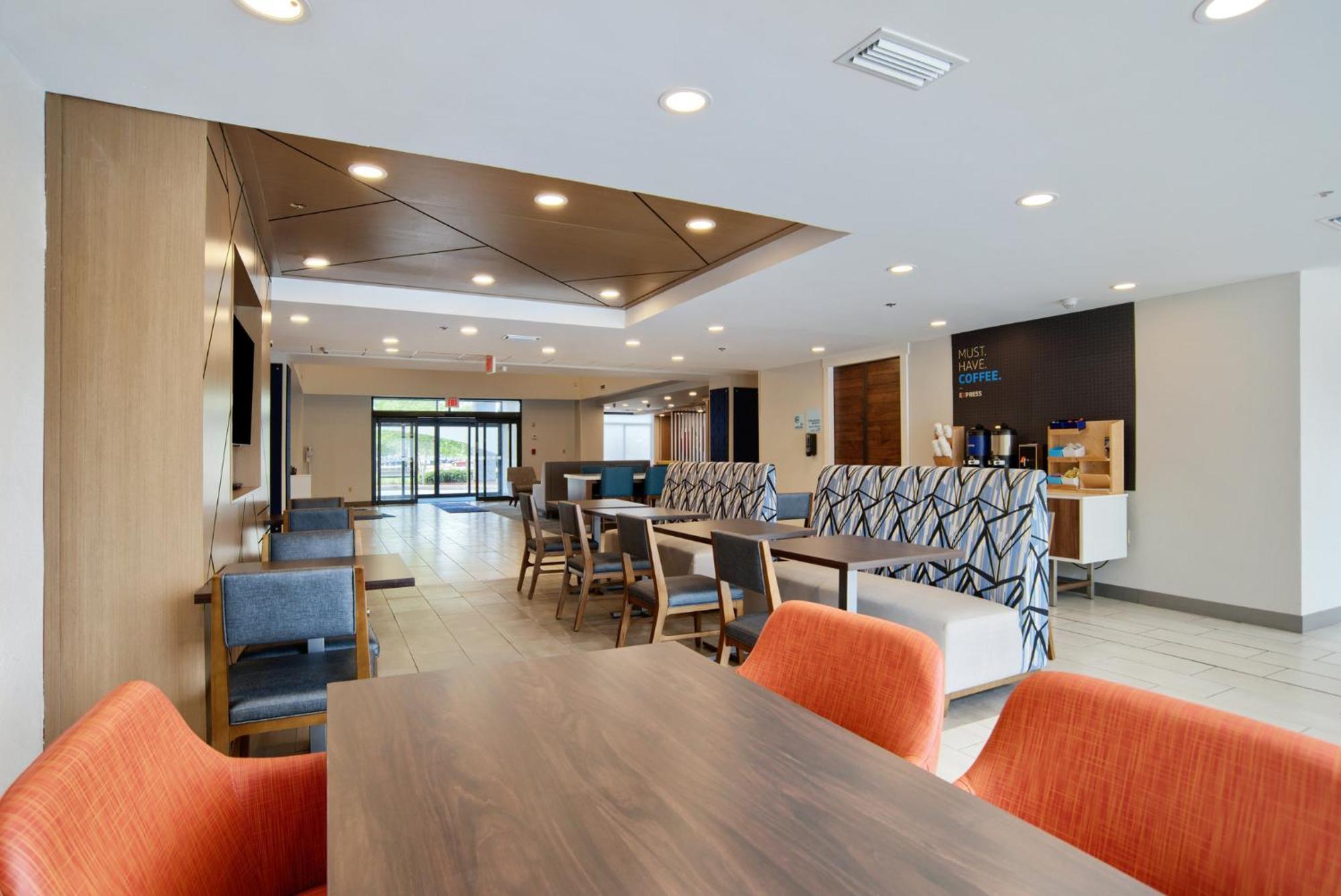 Holiday Inn Express & Suites - Mobile - I-65 By Ihg Екстериор снимка