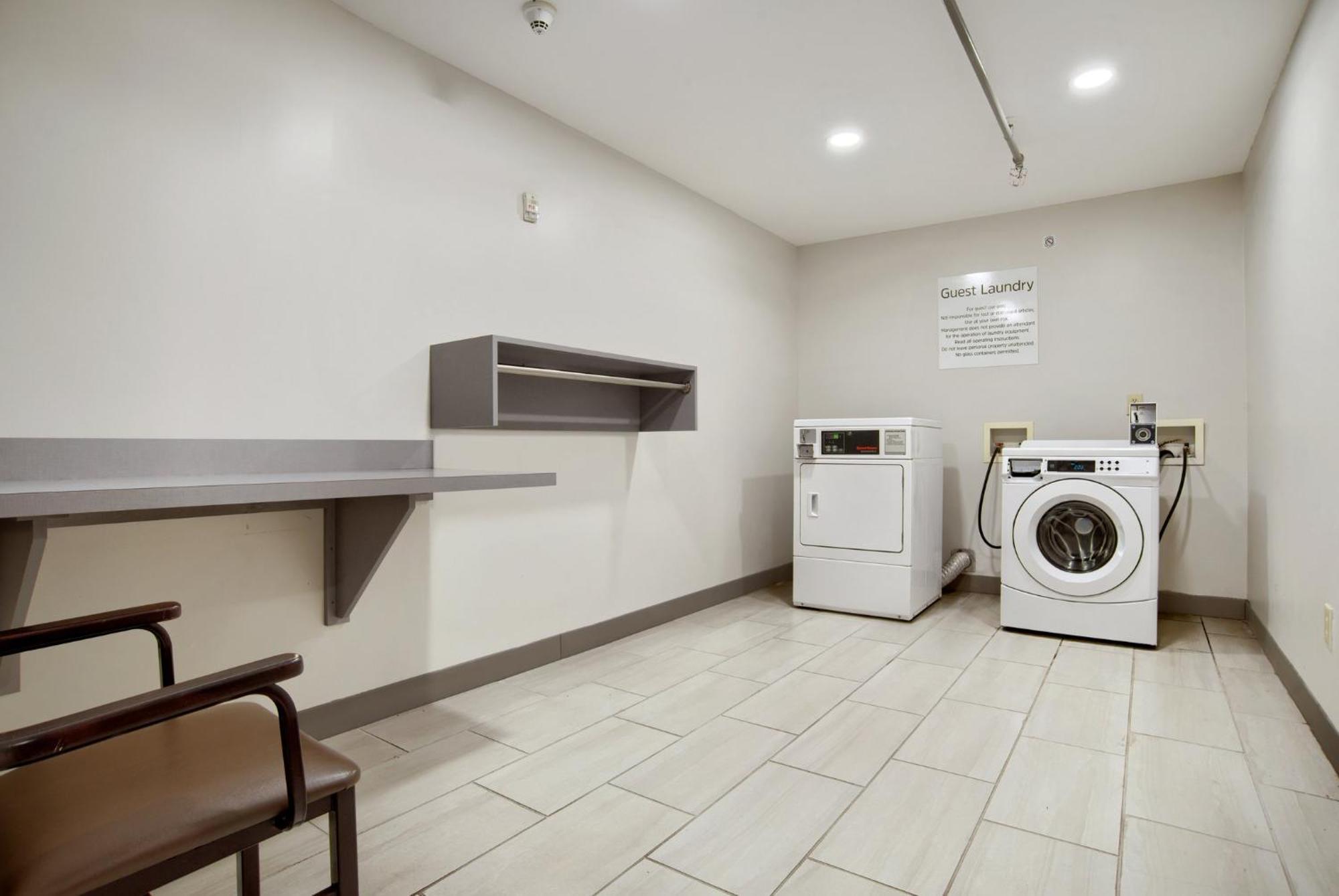 Holiday Inn Express & Suites - Mobile - I-65 By Ihg Екстериор снимка